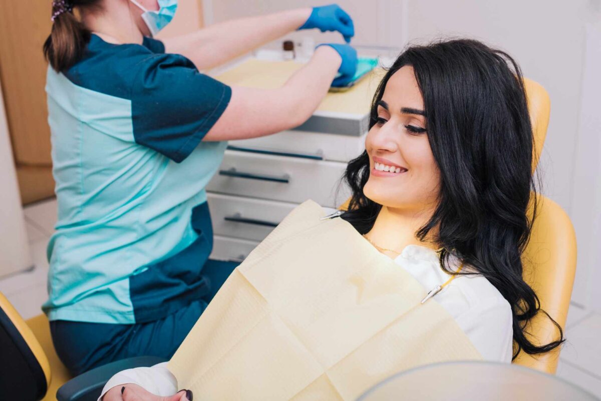 How an Aesthetic Dentist in Faridabad Helps You Achieve a Beautiful Smile
